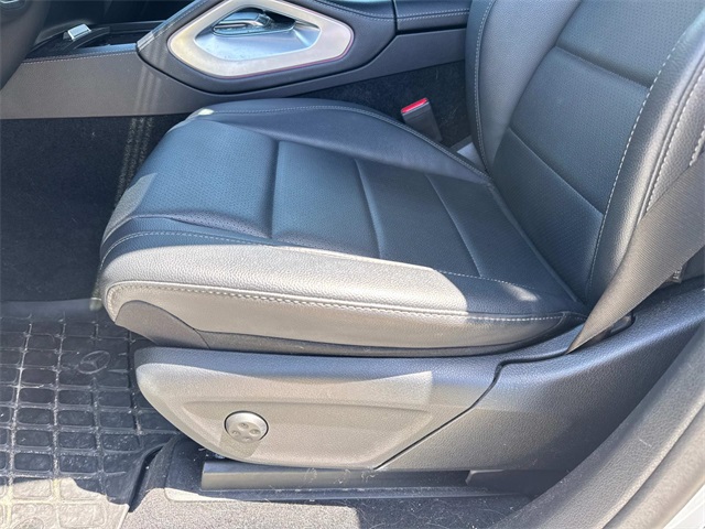Vehicle image 25 of 27