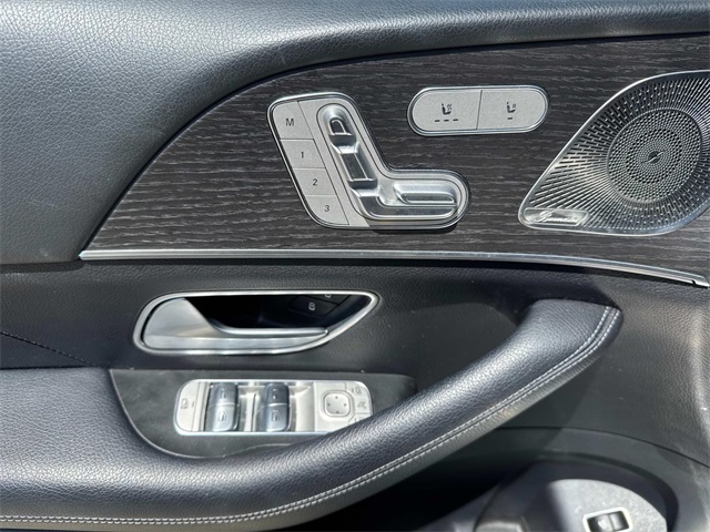 Vehicle image 26 of 27