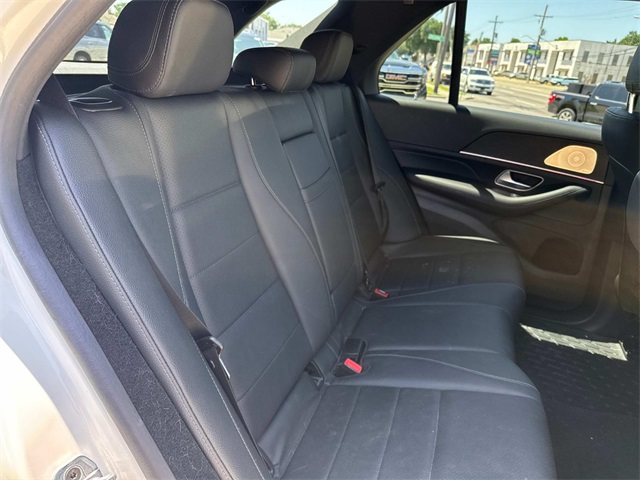 Vehicle image 9 of 27