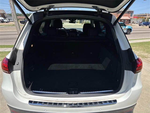 Vehicle image 8 of 27