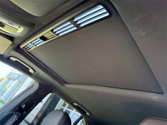 Vehicle image 22 of 27