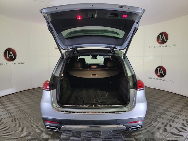 Vehicle image 8 of 28