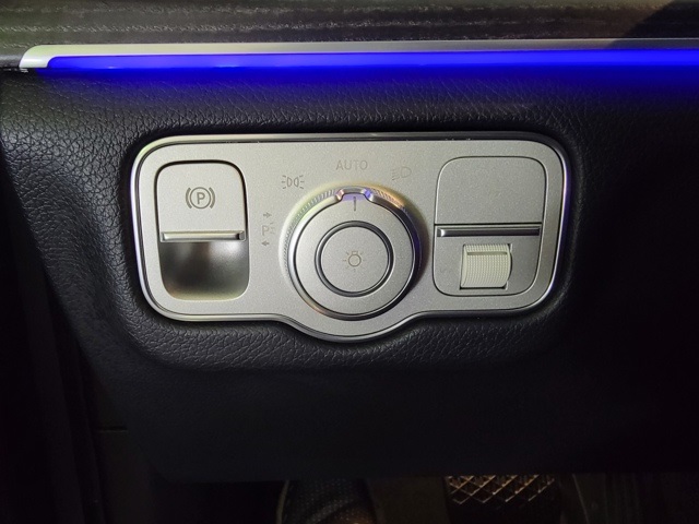 Vehicle image 27 of 28