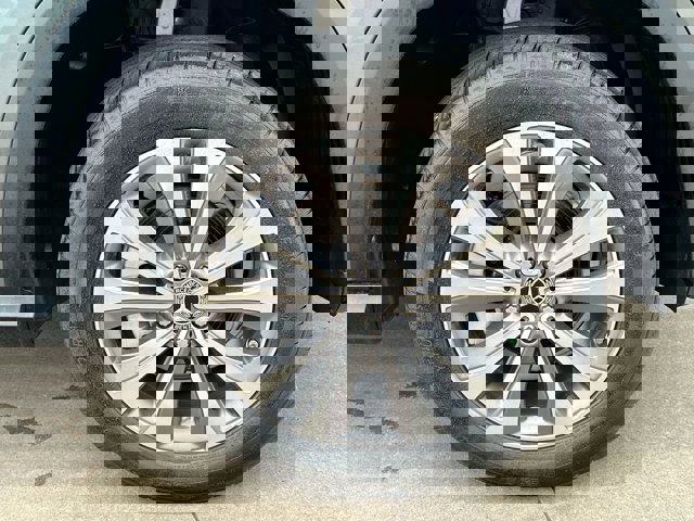 Vehicle image 10 of 27