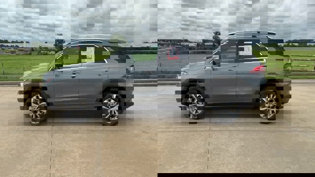 Vehicle image 9 of 27