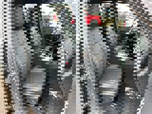 Vehicle image 25 of 27