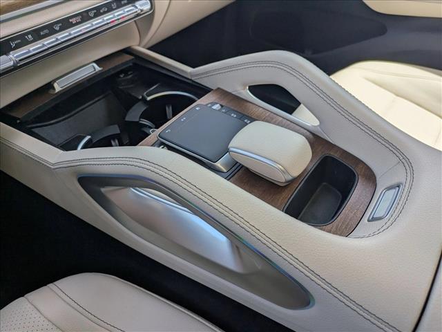 Vehicle image 23 of 27