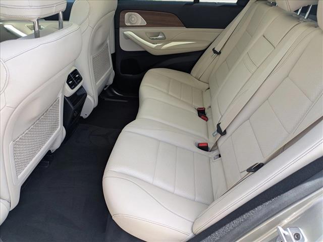 Vehicle image 13 of 27
