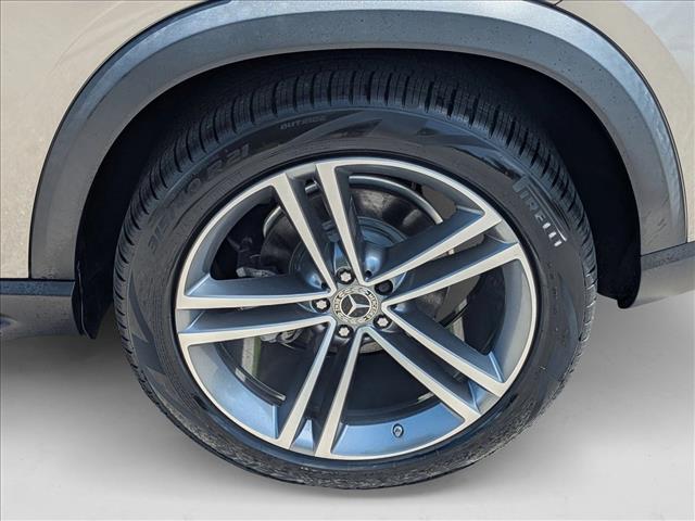 Vehicle image 10 of 27