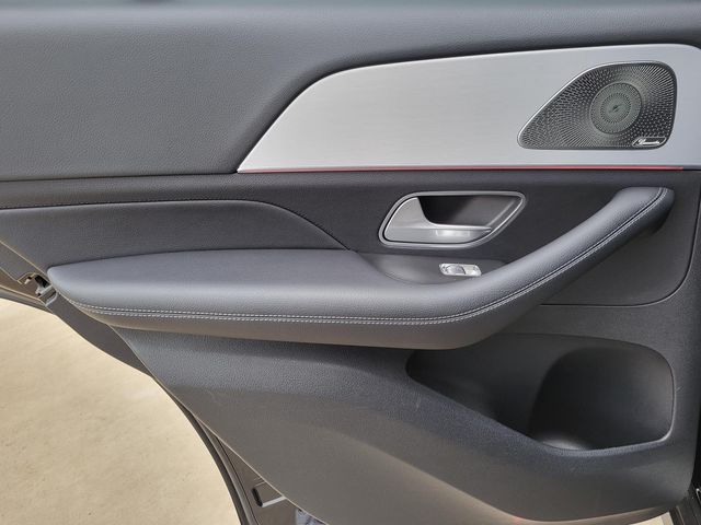 Vehicle image 13 of 34