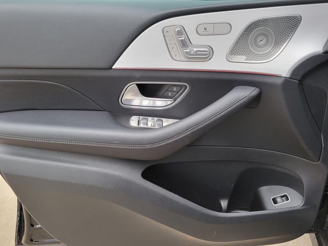 Vehicle image 19 of 34