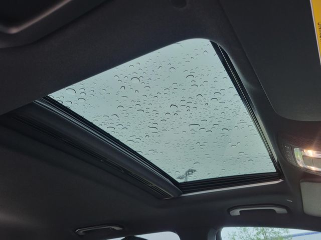 Vehicle image 10 of 34