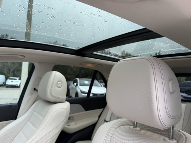 Vehicle image 20 of 36