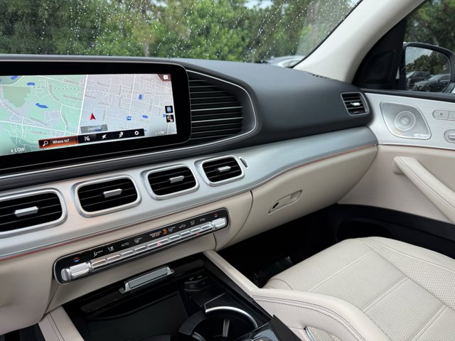 Vehicle image 33 of 36