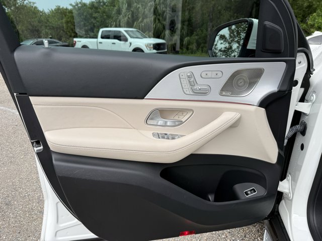 Vehicle image 26 of 36