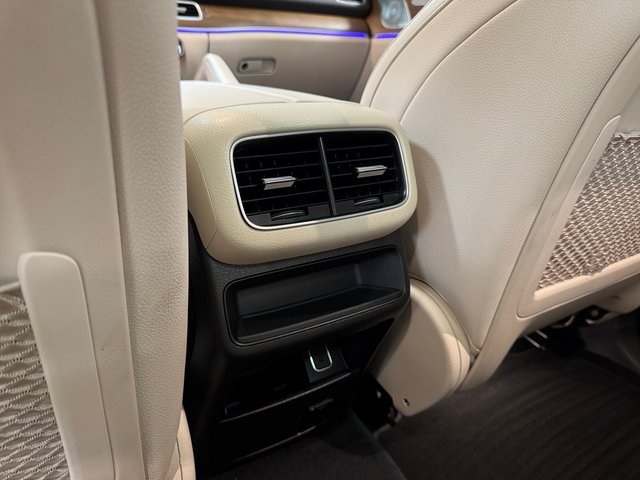 Vehicle image 18 of 29