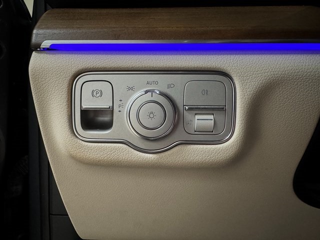 Vehicle image 27 of 29
