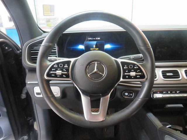 Vehicle image 33 of 40