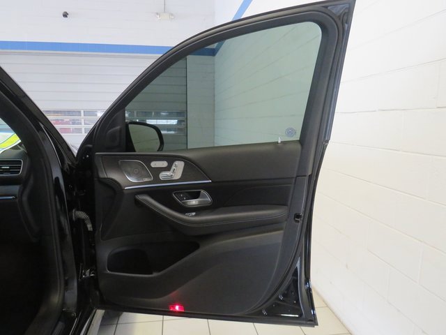 Vehicle image 21 of 40