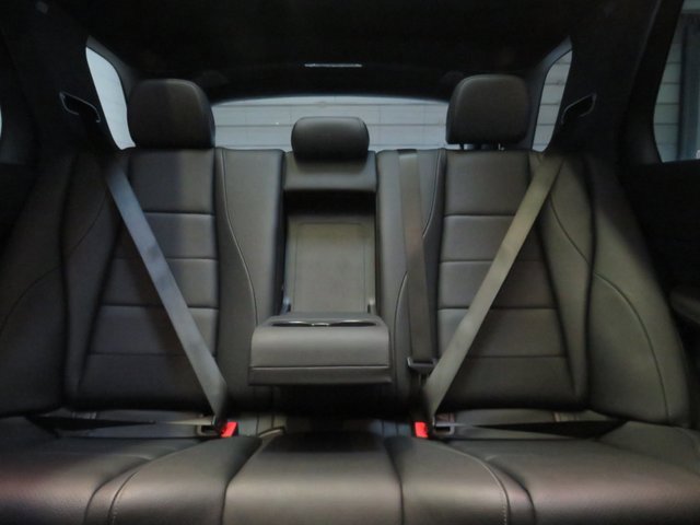Vehicle image 18 of 40