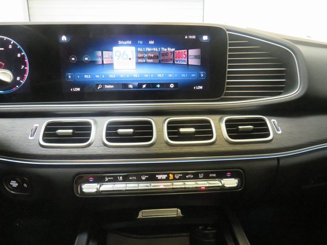 Vehicle image 24 of 40