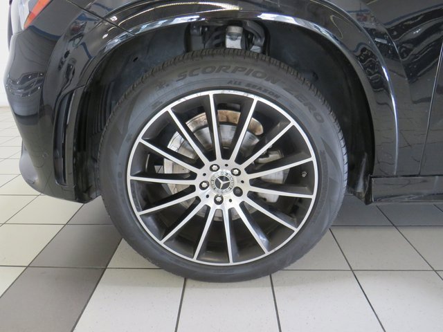 Vehicle image 11 of 40