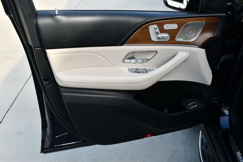 Vehicle image 37 of 65