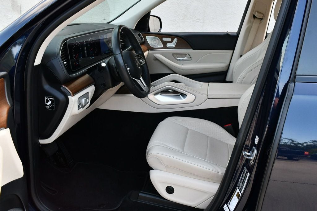 Vehicle image 40 of 65