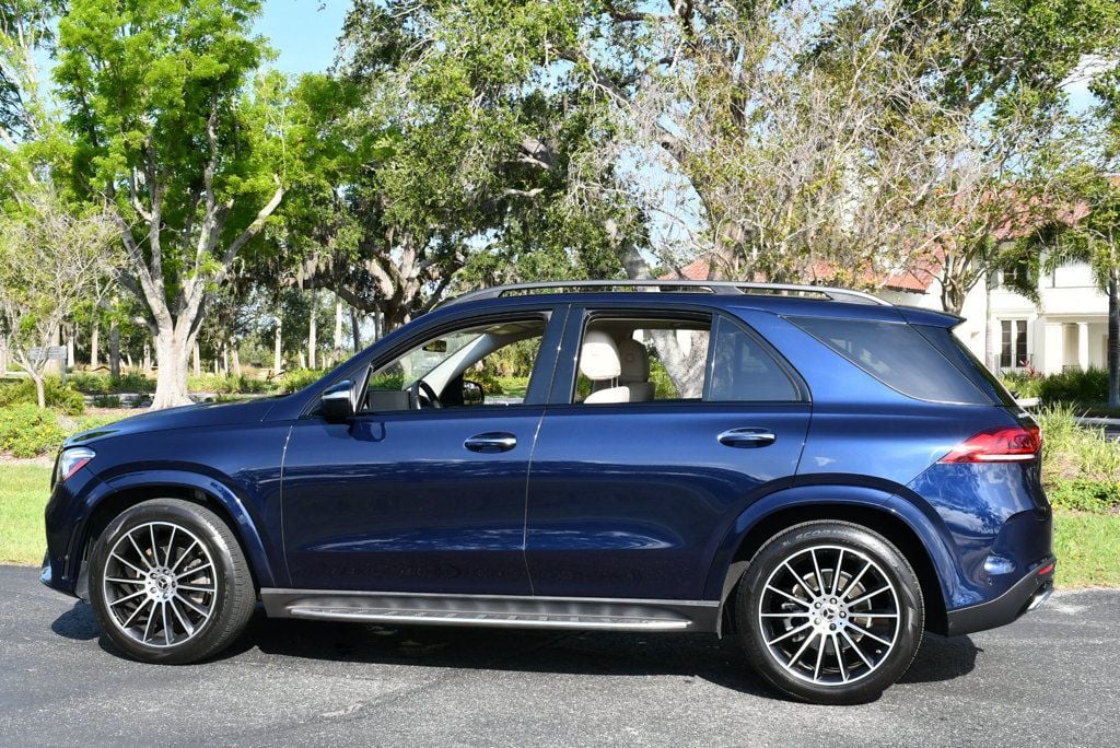 Vehicle image 17 of 65