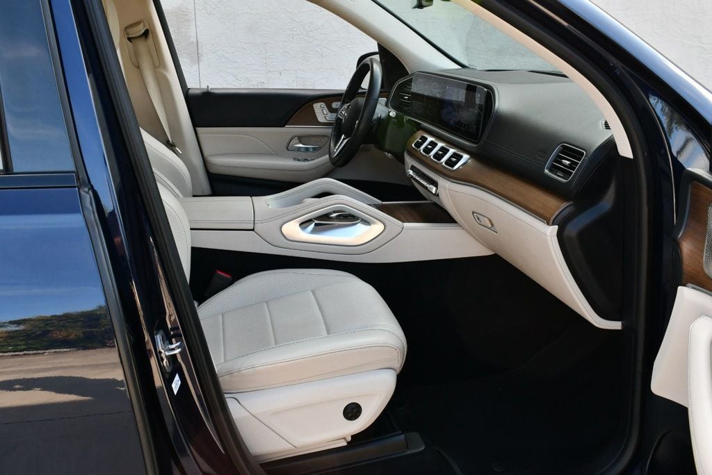 Vehicle image 45 of 65