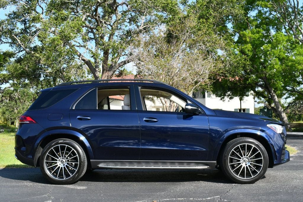 Vehicle image 10 of 65
