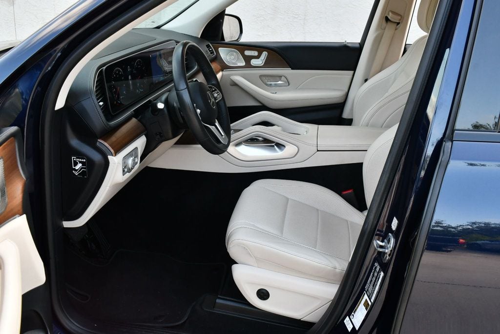 Vehicle image 29 of 65