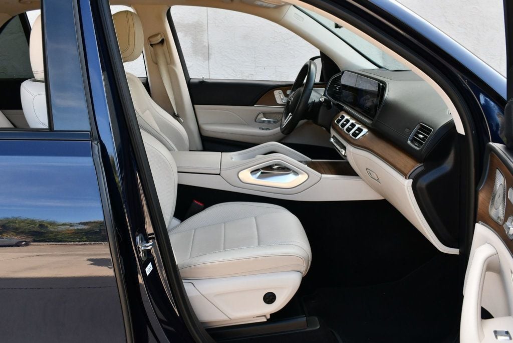 Vehicle image 47 of 65