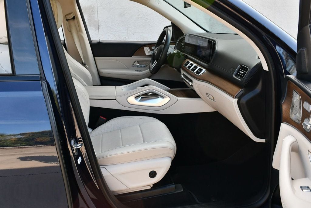Vehicle image 34 of 65