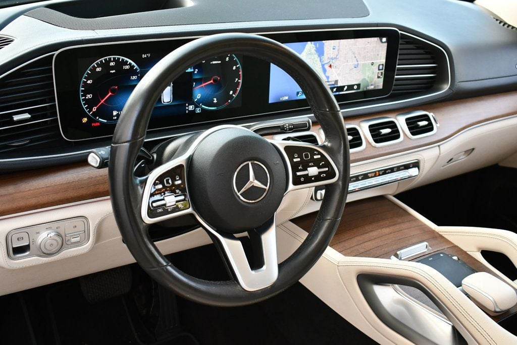 Vehicle image 38 of 65