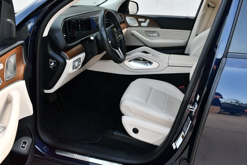 Vehicle image 41 of 65