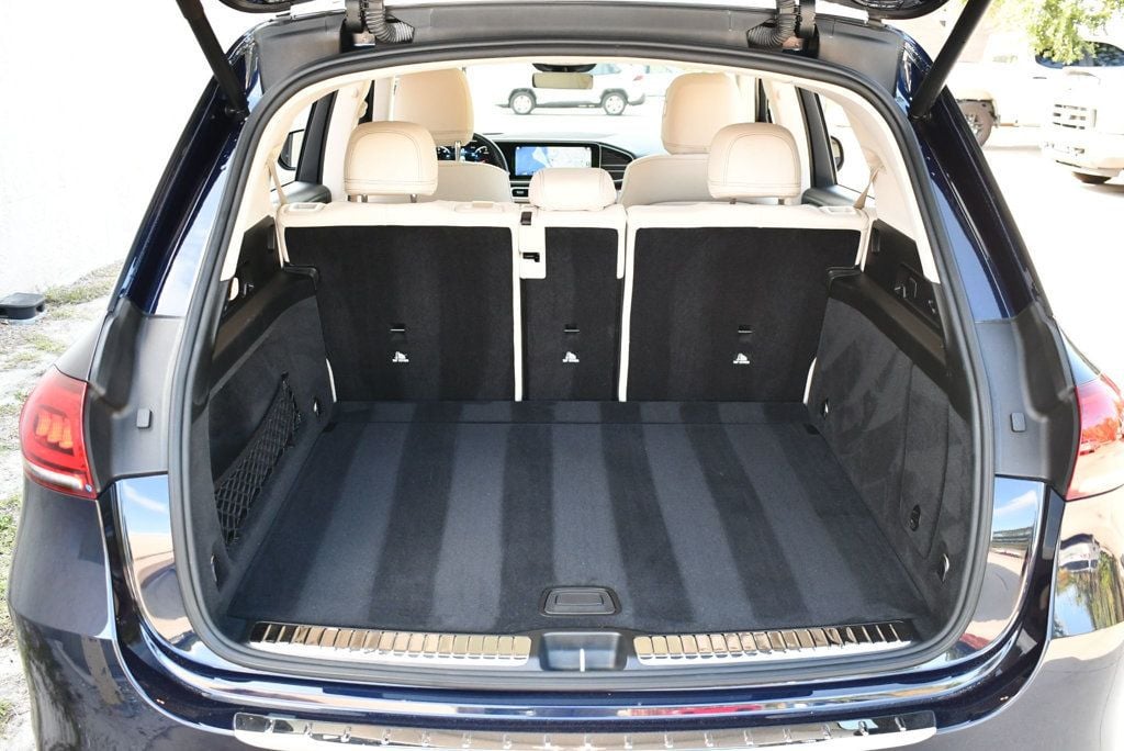 Vehicle image 31 of 65