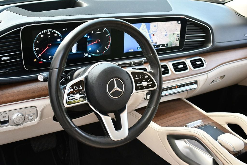 Vehicle image 27 of 65