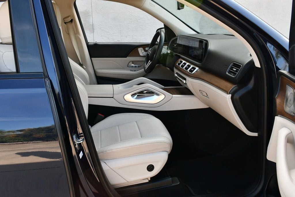 Vehicle image 46 of 65