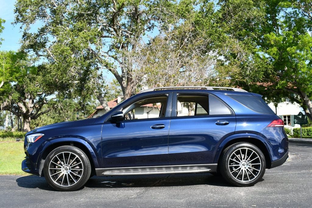 Vehicle image 22 of 65
