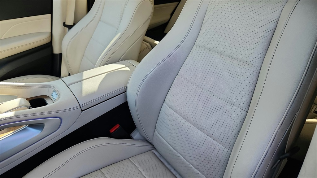 Vehicle image 10 of 36