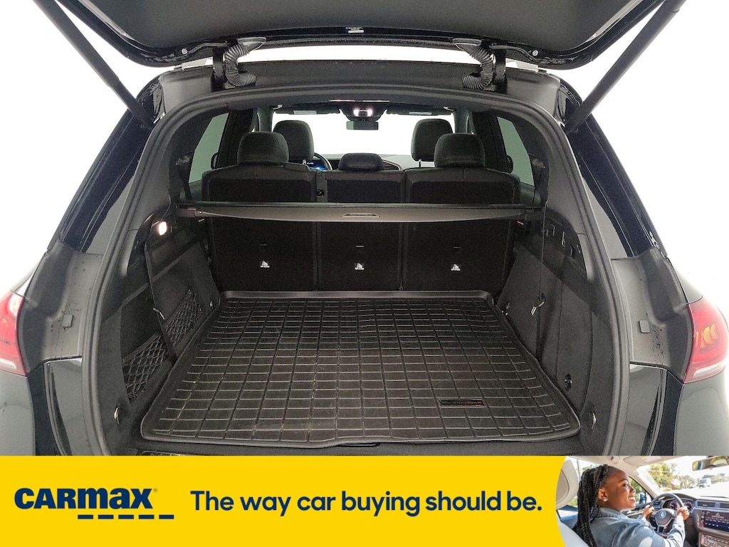 Vehicle image 10 of 29
