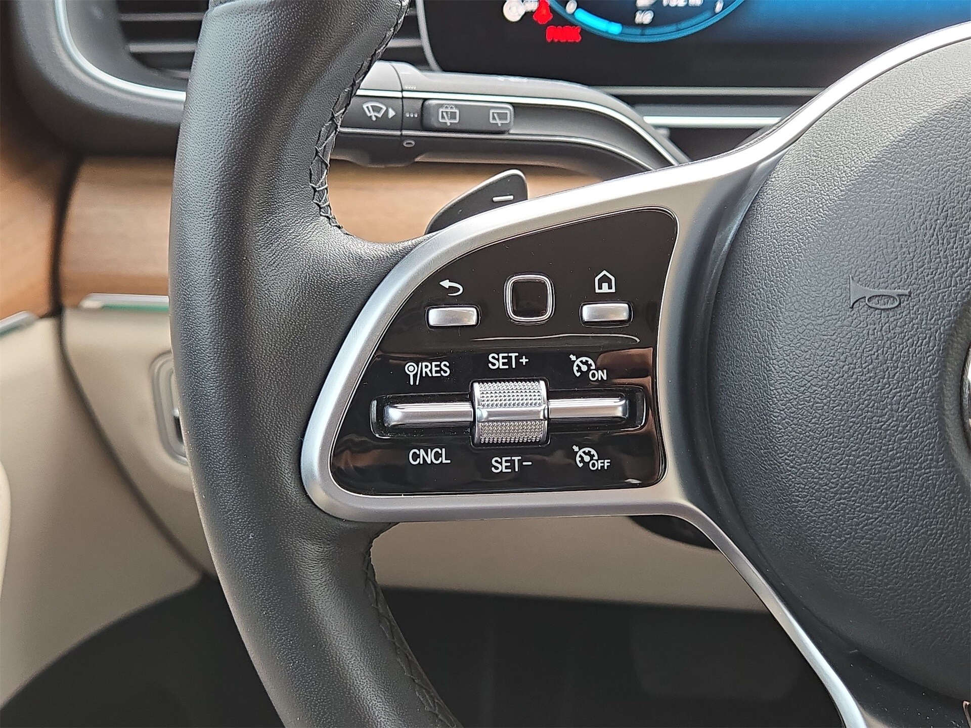 Vehicle image 21 of 22