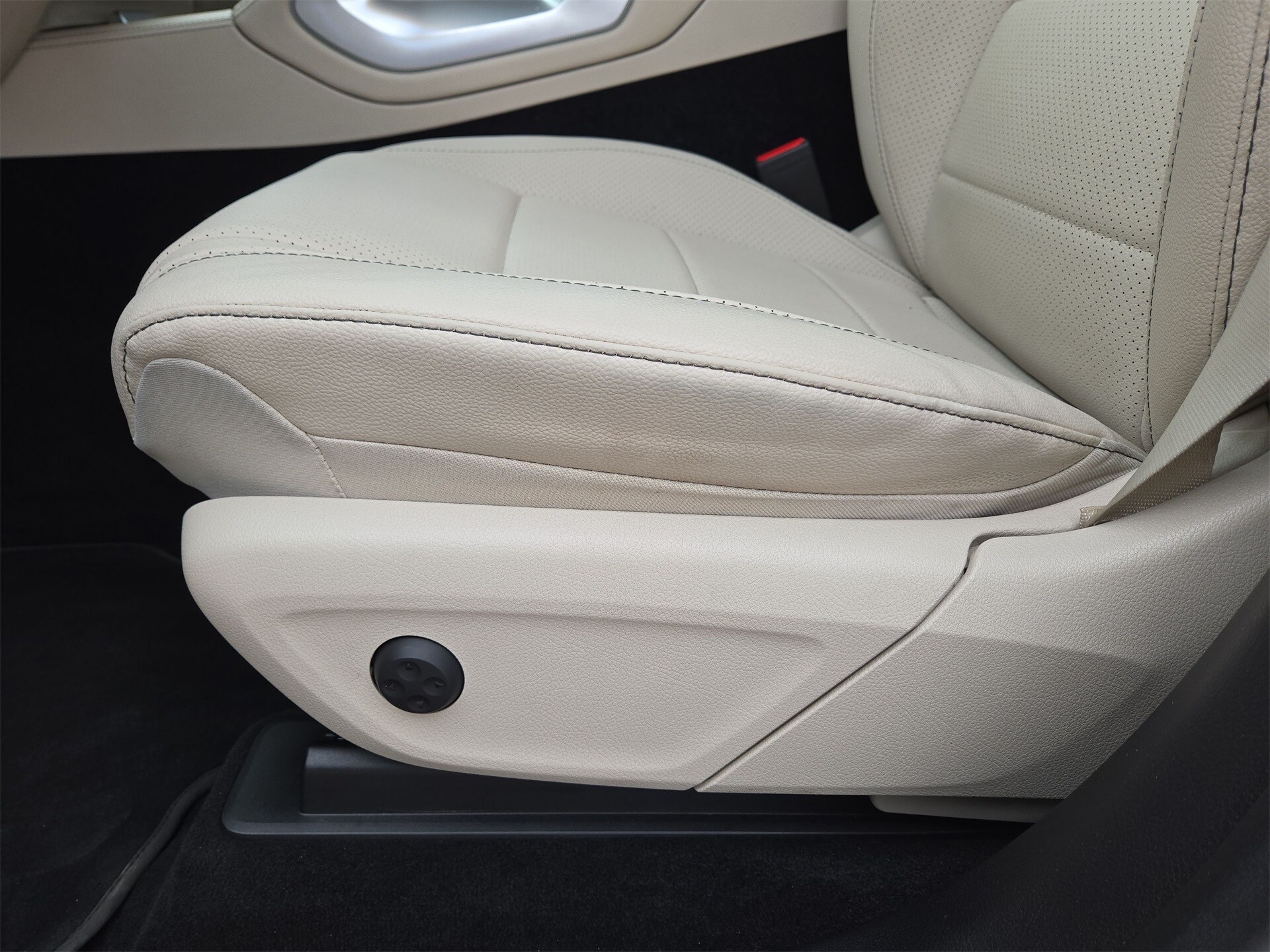 Vehicle image 17 of 22