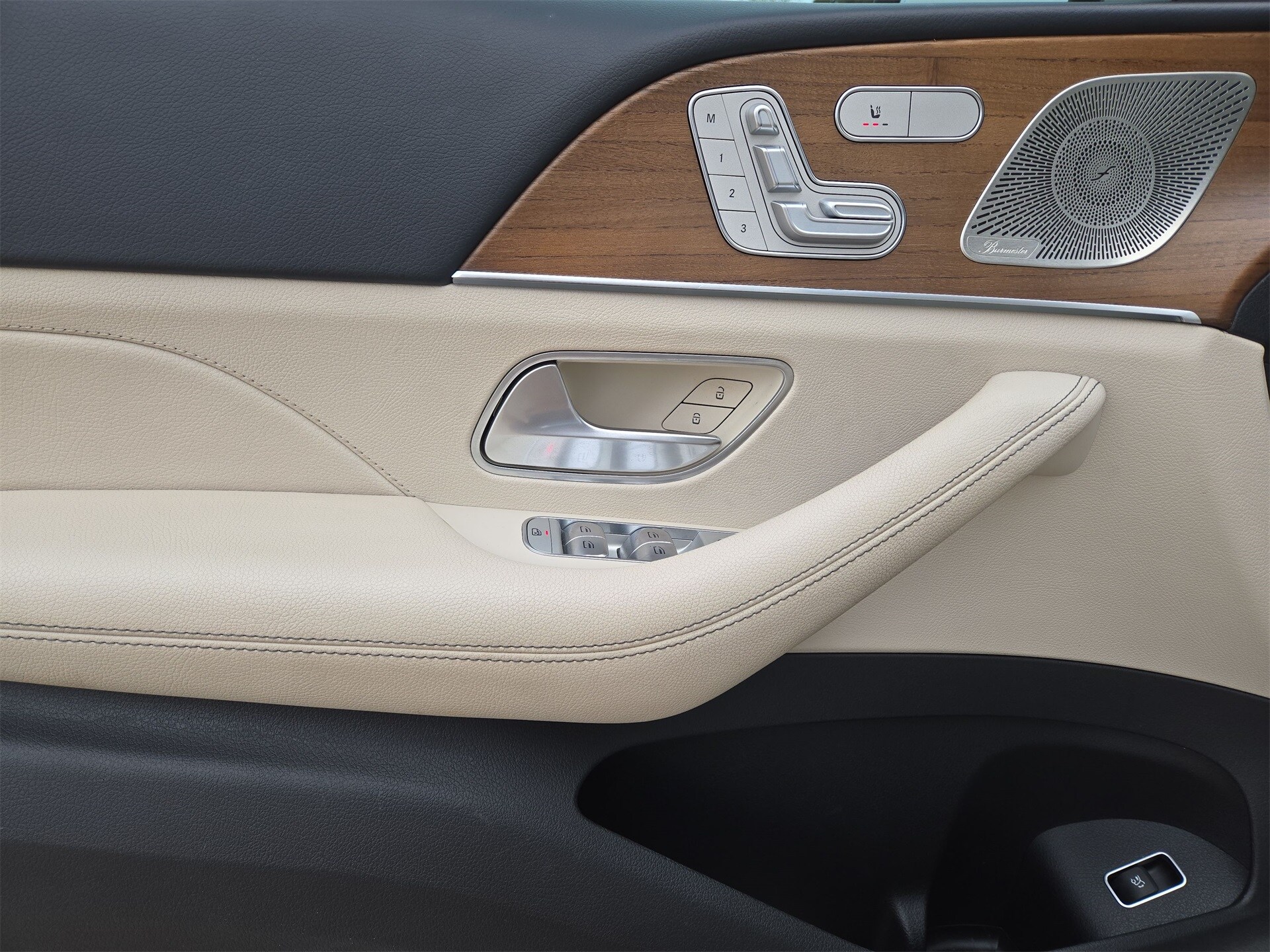 Vehicle image 15 of 22