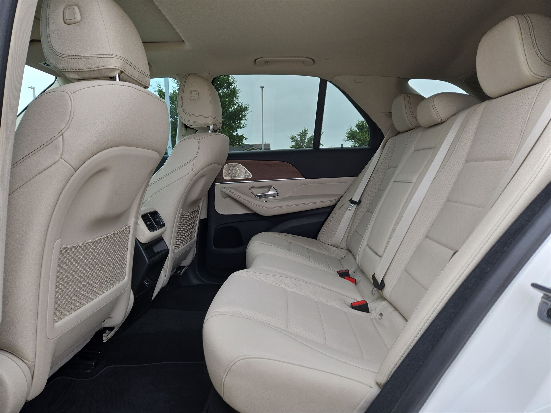 Vehicle image 13 of 22