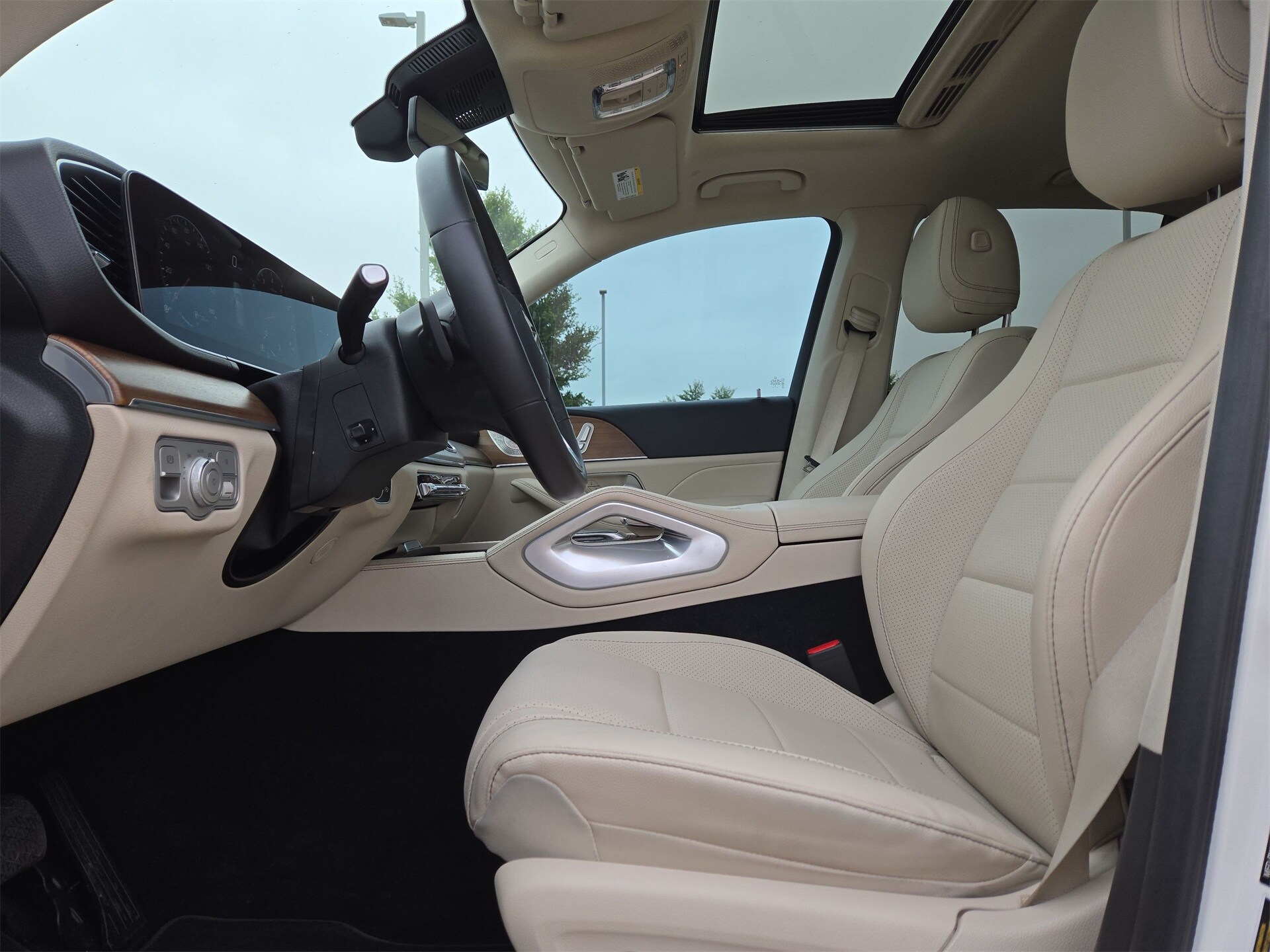 Vehicle image 16 of 22