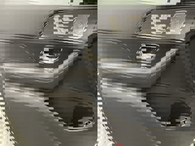 Vehicle image 11 of 36