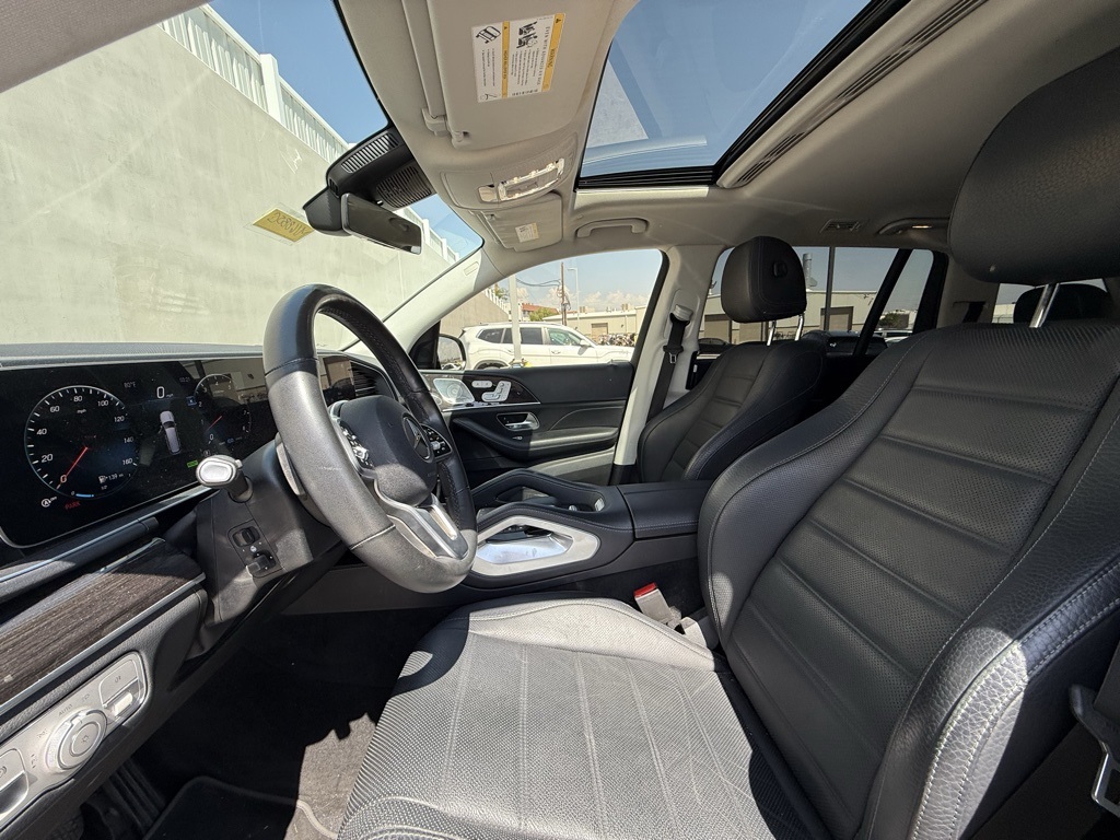 Vehicle image 5 of 19