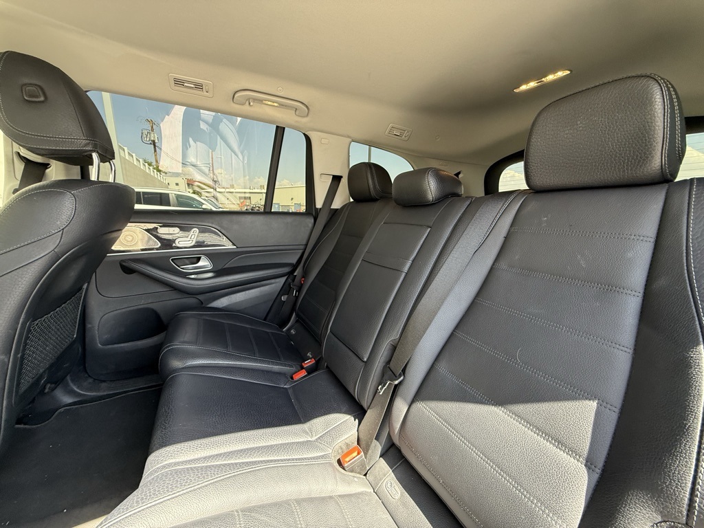 Vehicle image 9 of 19